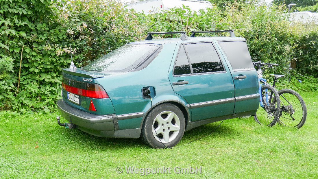 Ein besonderer Wohnwagen der Marke Saab auf dem Camping Lübeck-Schönböcken